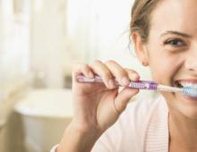 Чем чистить зубы,чтобы они не болели?