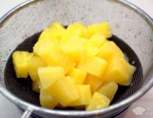 Рецепт: Творожная запеканка с ананасами - без лишних усилий, но с большим удовольствием!