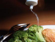 Почему солить еду нужно в конце приготовления Соль – косвенное удобрение
